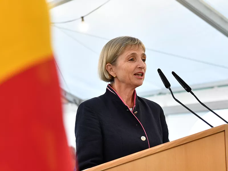 Cérémonie en l'honneur de Mme Fabienne Fischer 